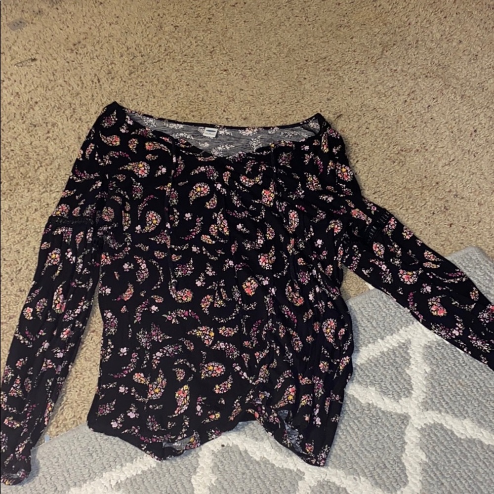 Old navy patterned blouse